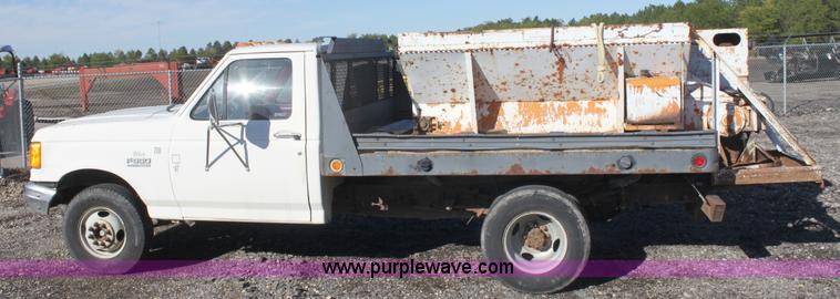 image for item A3602 1990 Ford F350 XL pickup truck