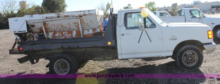 image for item A3602 1990 Ford F350 XL pickup truck