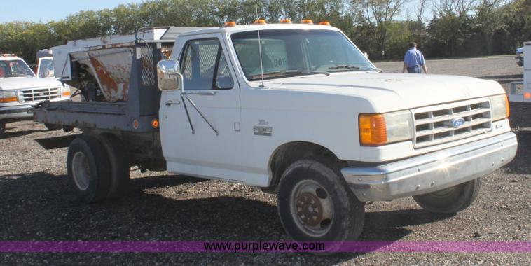 image for item A3602 1990 Ford F350 XL pickup truck