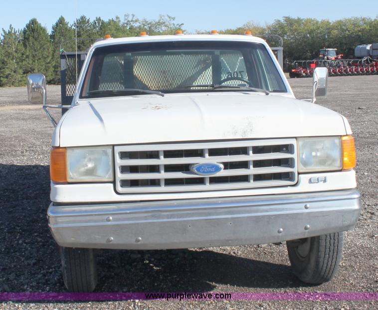 image for item A3602 1990 Ford F350 XL pickup truck