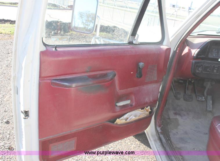 image for item A3602 1990 Ford F350 XL pickup truck