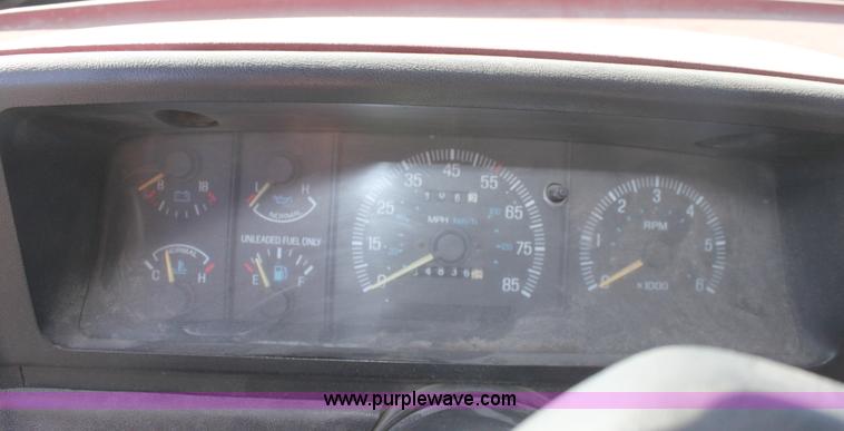 image for item A3602 1990 Ford F350 XL pickup truck