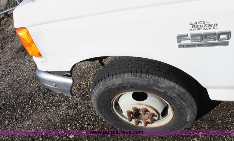 image for item A3602 1990 Ford F350 XL pickup truck