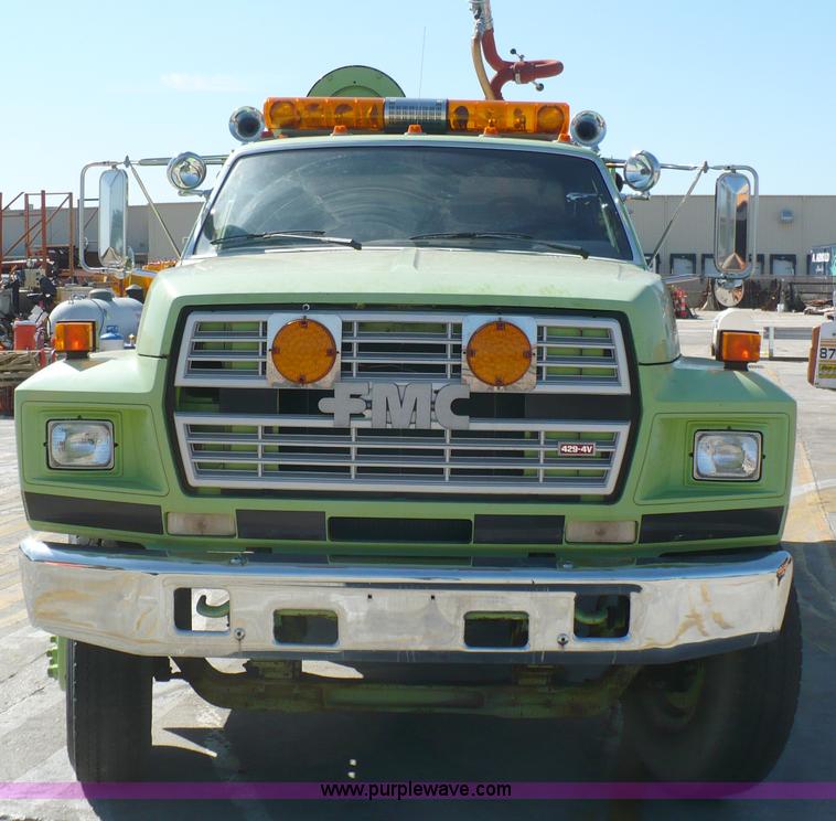 image for item A4871 1985 Ford F800 firetruck