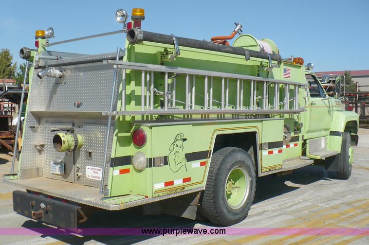 image for item A4871 1985 Ford F800 firetruck