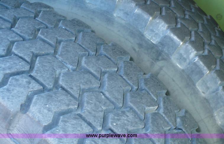 image for item A4871 1985 Ford F800 firetruck