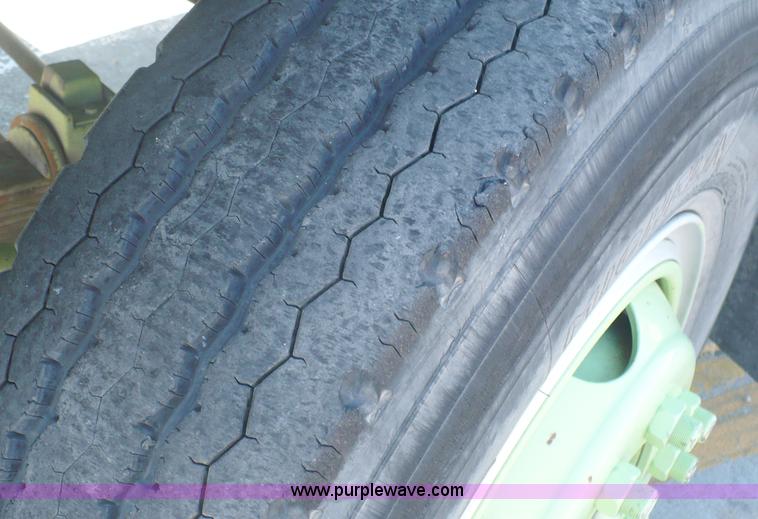 image for item A4871 1985 Ford F800 firetruck