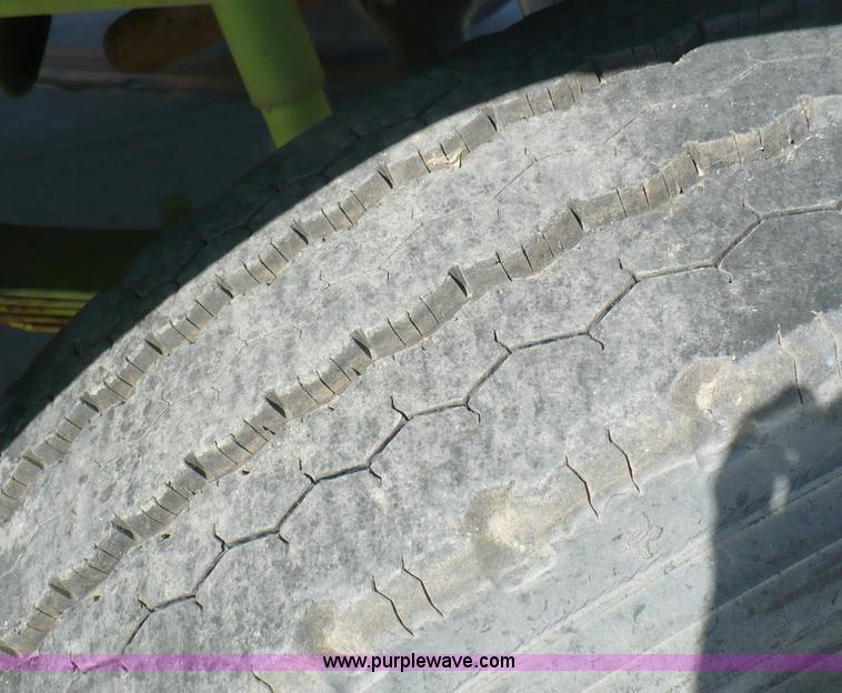 image for item A4871 1985 Ford F800 firetruck