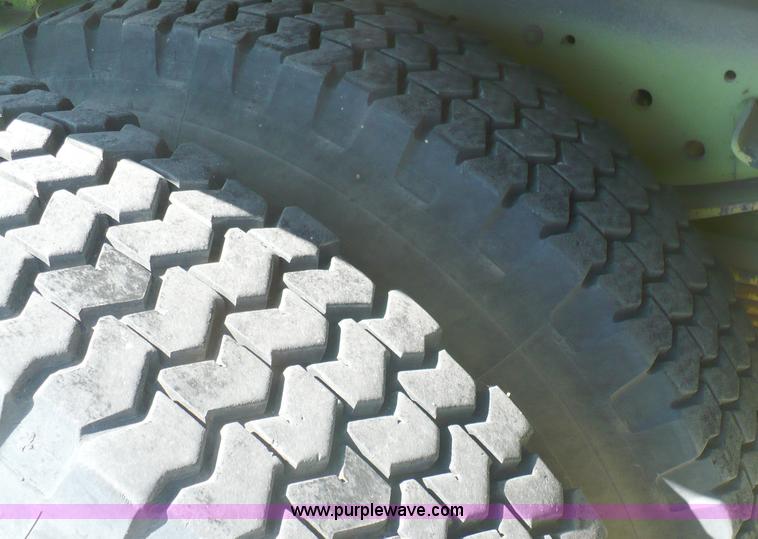 image for item A4871 1985 Ford F800 firetruck