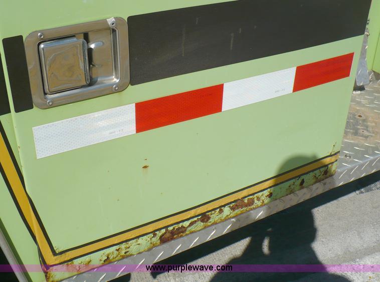 image for item A4871 1985 Ford F800 firetruck