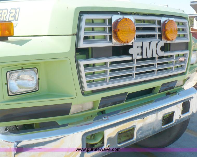 image for item A4871 1985 Ford F800 firetruck