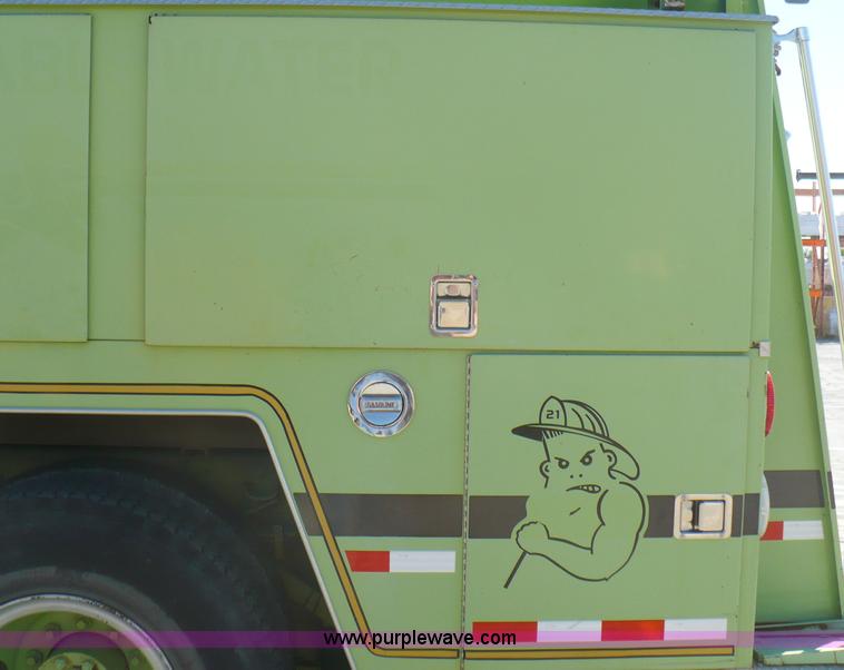 image for item A4871 1985 Ford F800 firetruck