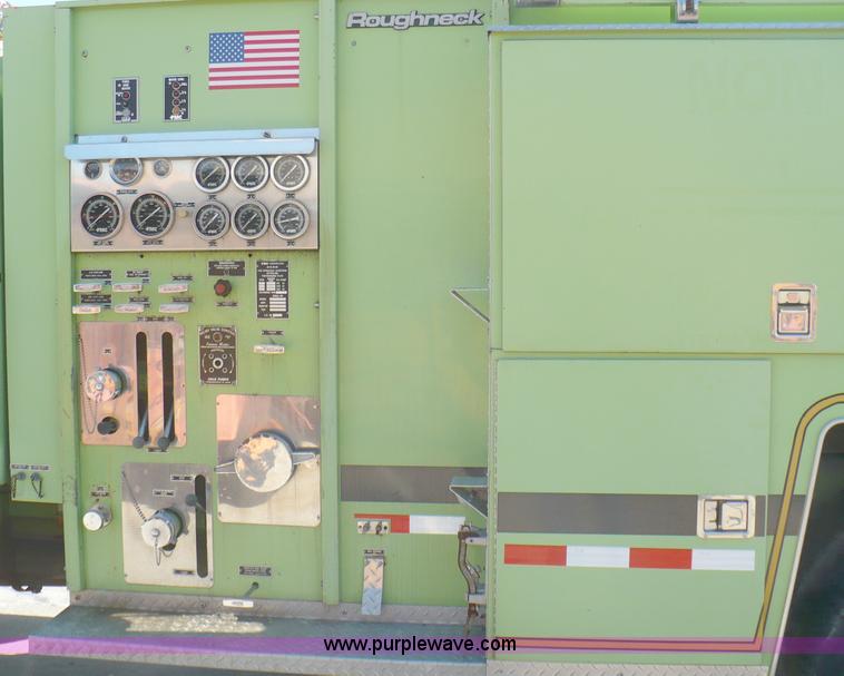 image for item A4871 1985 Ford F800 firetruck