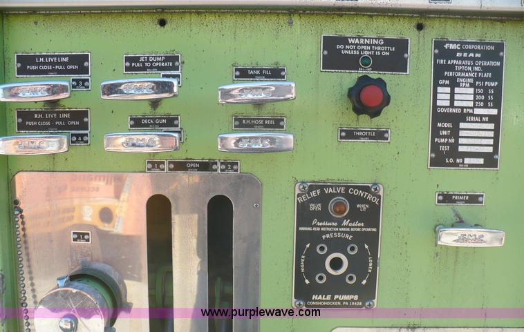 image for item A4871 1985 Ford F800 firetruck