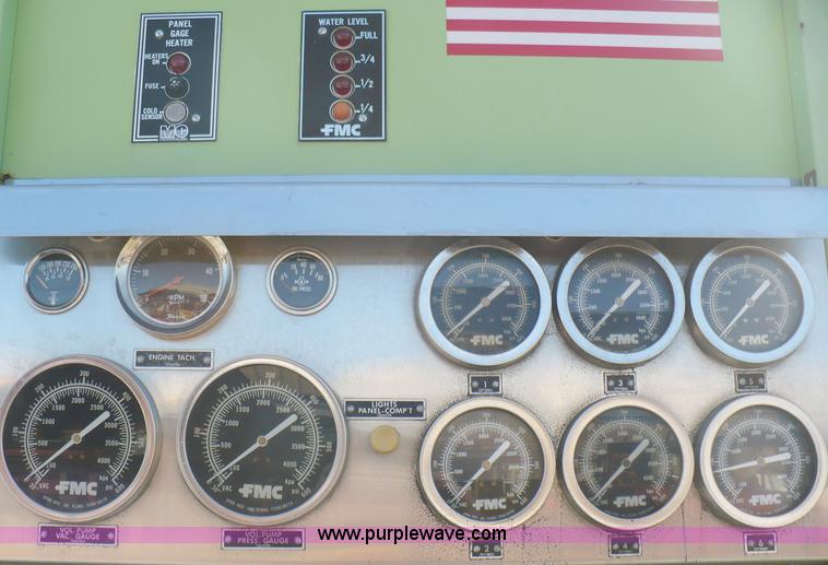 image for item A4871 1985 Ford F800 firetruck