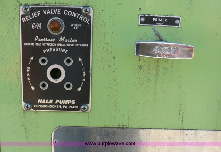 image for item A4871 1985 Ford F800 firetruck