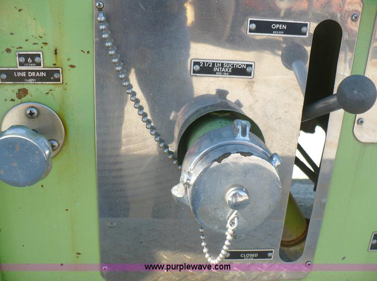 image for item A4871 1985 Ford F800 firetruck