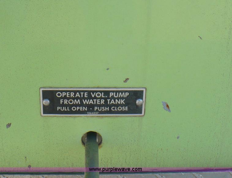 image for item A4871 1985 Ford F800 firetruck