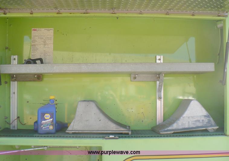 image for item A4871 1985 Ford F800 firetruck