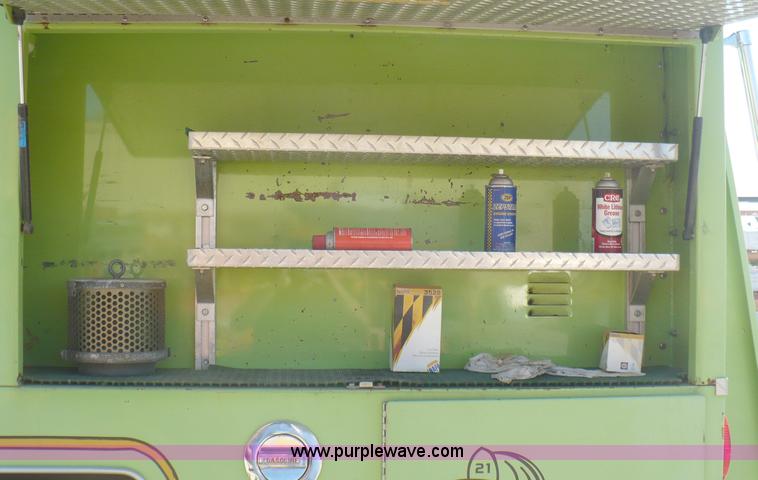 image for item A4871 1985 Ford F800 firetruck