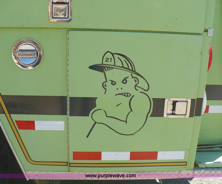 image for item A4871 1985 Ford F800 firetruck