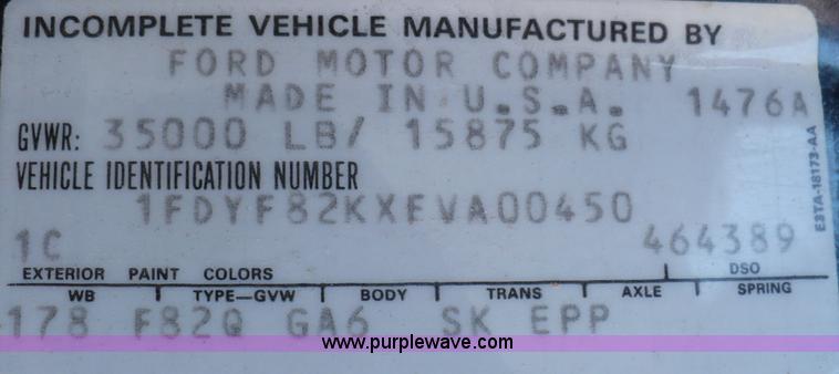 image for item A4871 1985 Ford F800 firetruck