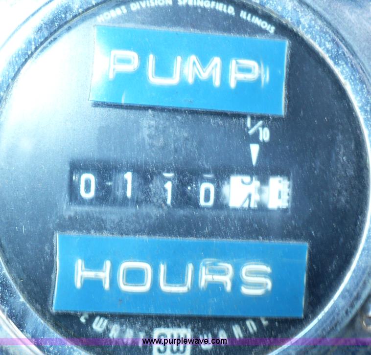 image for item A4871 1985 Ford F800 firetruck