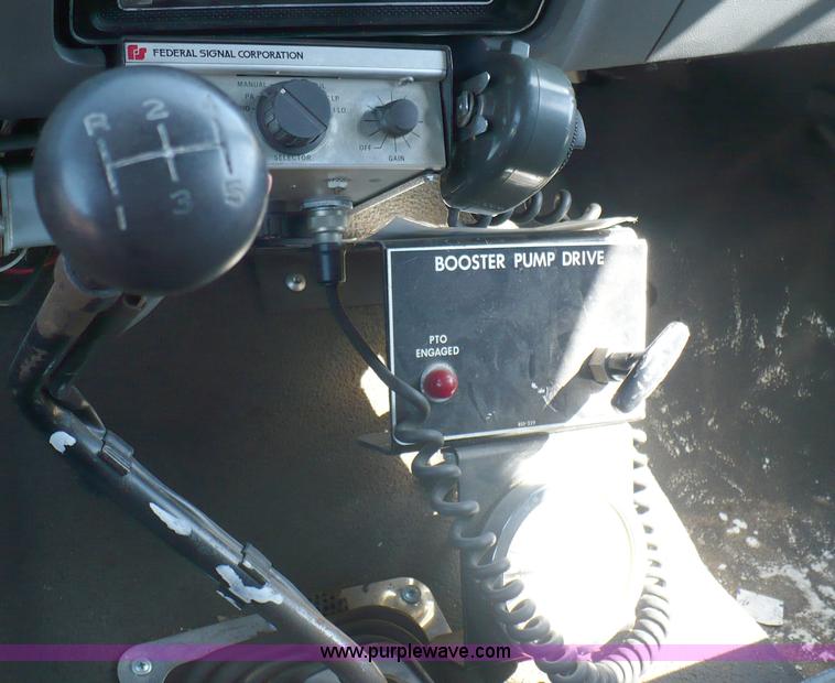 image for item A4871 1985 Ford F800 firetruck