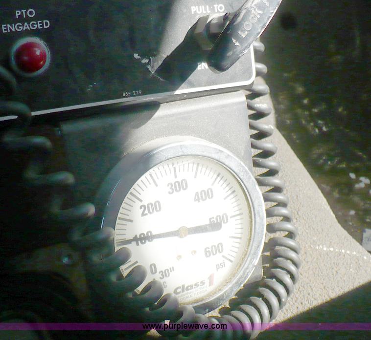 image for item A4871 1985 Ford F800 firetruck