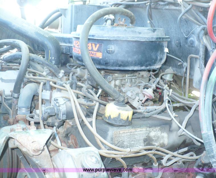 image for item A4871 1985 Ford F800 firetruck