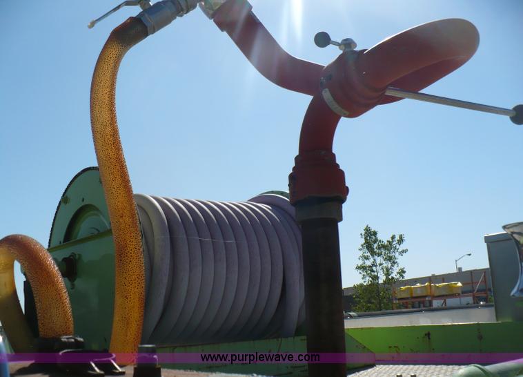 image for item A4871 1985 Ford F800 firetruck