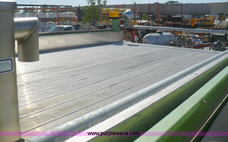 image for item A4871 1985 Ford F800 firetruck