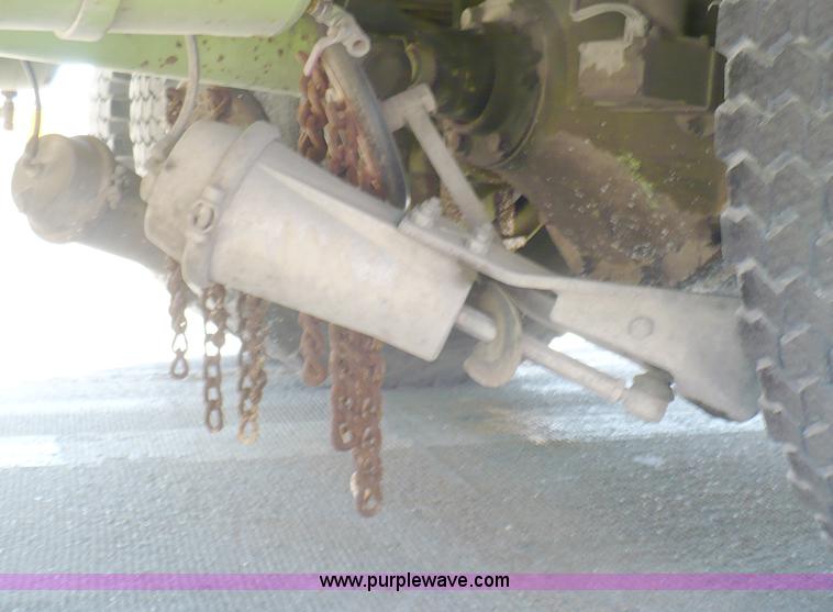 image for item A4871 1985 Ford F800 firetruck