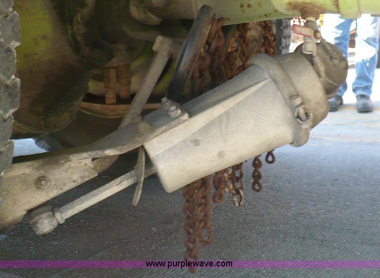 image for item A4871 1985 Ford F800 firetruck