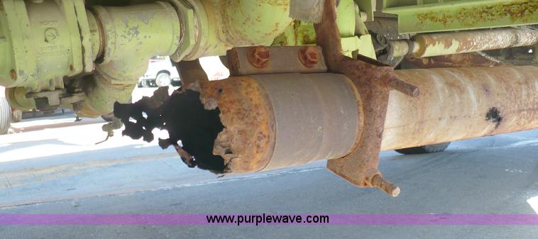 image for item A4871 1985 Ford F800 firetruck