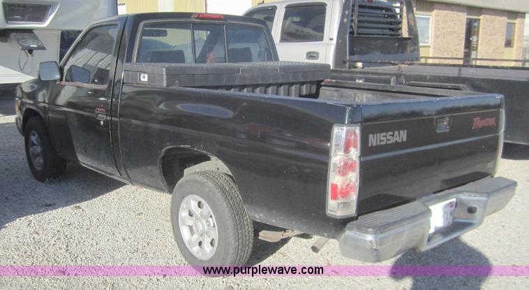 image for item B5527 1997 Nissan pickup truck