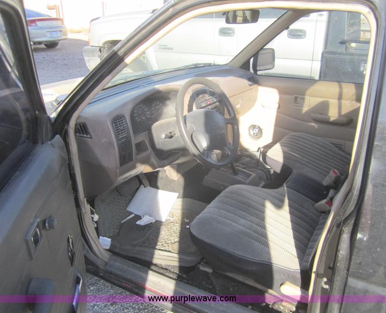 image for item B5527 1997 Nissan pickup truck