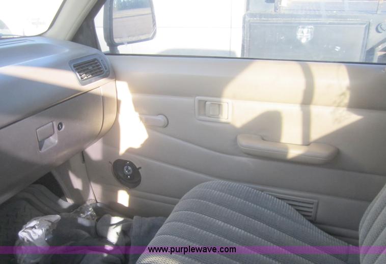 image for item B5527 1997 Nissan pickup truck