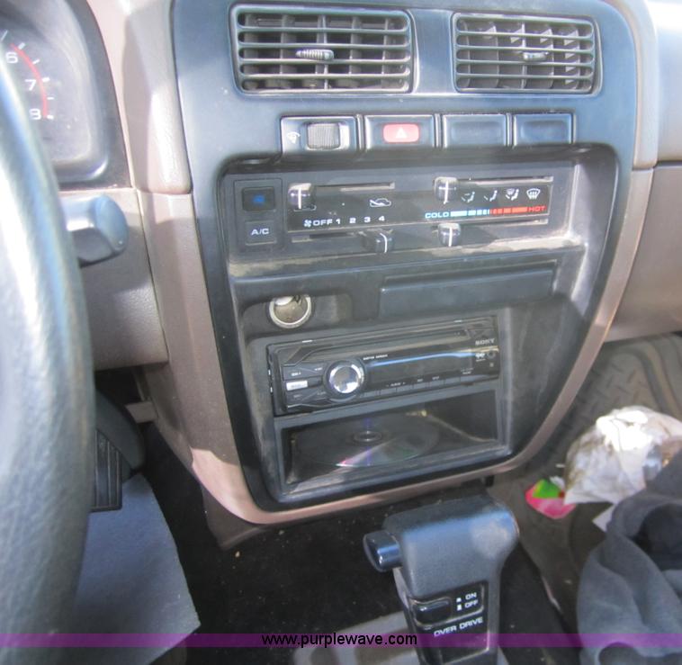 image for item B5527 1997 Nissan pickup truck