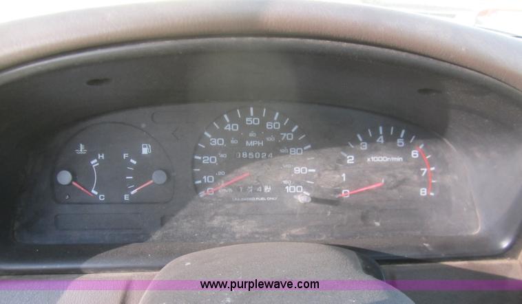 image for item B5527 1997 Nissan pickup truck