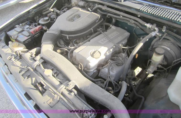 image for item B5527 1997 Nissan pickup truck