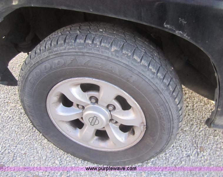 image for item B5527 1997 Nissan pickup truck