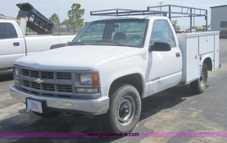image for item C5012 1999 Chevrolet C2500 pickup truck