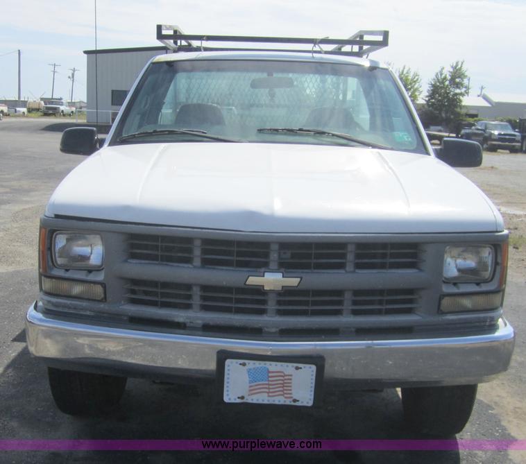 image for item C5012 1999 Chevrolet C2500 pickup truck