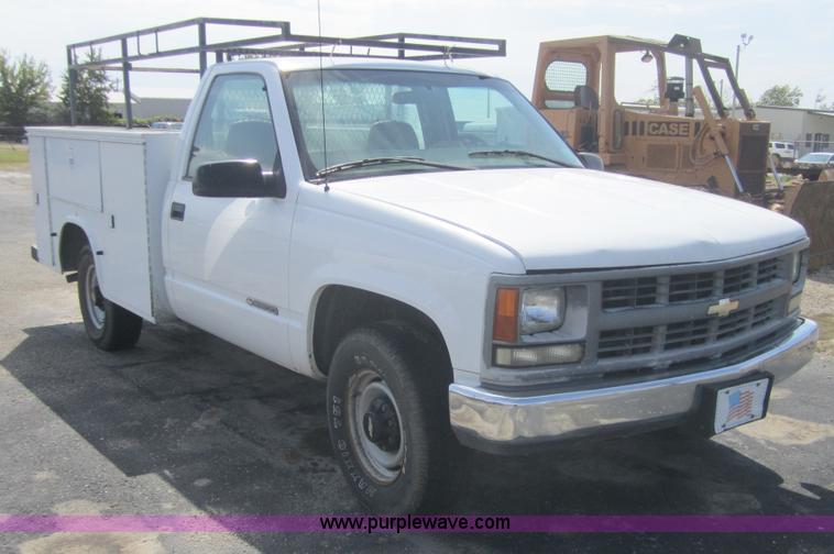 image for item C5012 1999 Chevrolet C2500 pickup truck