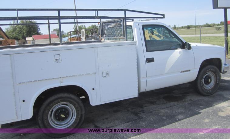 image for item C5012 1999 Chevrolet C2500 pickup truck