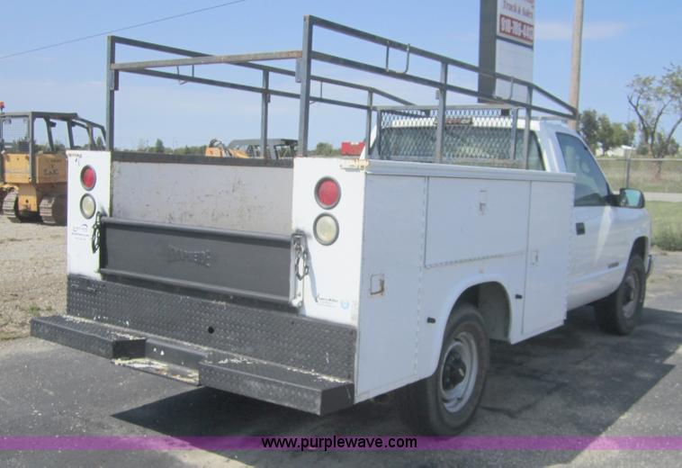 image for item C5012 1999 Chevrolet C2500 pickup truck
