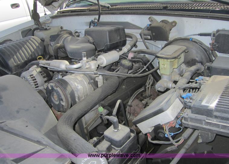 image for item C5012 1999 Chevrolet C2500 pickup truck