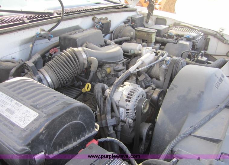 image for item C5012 1999 Chevrolet C2500 pickup truck