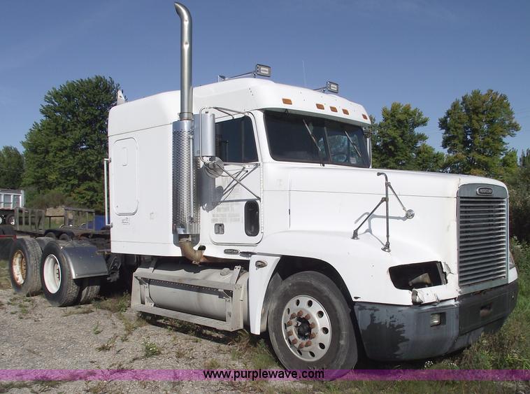 image for item C5618 2000 Freightliner FLD120 semi truck